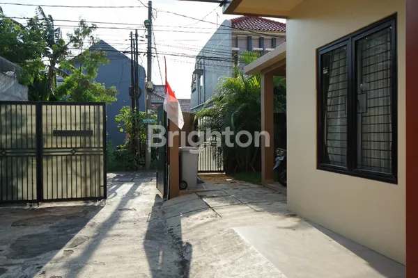 image RUMAH MEWAH 2 LANTAI SIAP HUNI DEKAT TOL PASAR REBO (4)