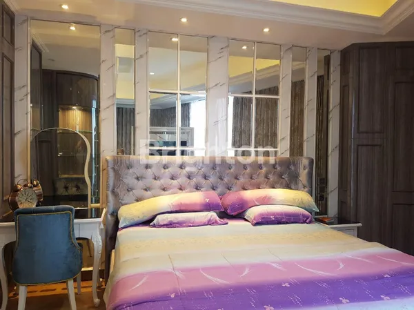 image APARTEMEN THE PEAK LANTAI 22 FULL FURNISH MEWAH SIAP HUNI SURABAYA (3)