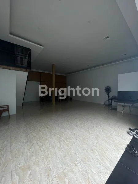 image RUMAH MEWAH 2,5 LANTAI PONDOK KOPI – GARASI LUAS MUAT 6 MOBIL, JAKARTA TIMUR (2)