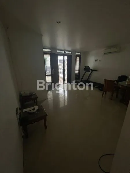 image RUMAH MEWAH 2,5 LANTAI PONDOK KOPI – GARASI LUAS MUAT 6 MOBIL, JAKARTA TIMUR (3)