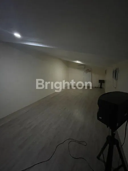 image RUMAH MEWAH 2,5 LANTAI PONDOK KOPI – GARASI LUAS MUAT 6 MOBIL, JAKARTA TIMUR (6)