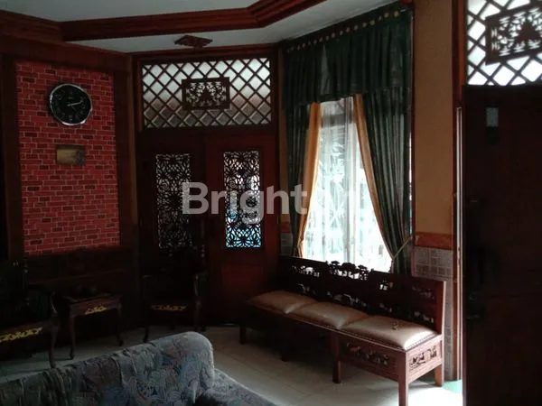 image RUMAH ARTISTIK KLASIK ORNAMEN KAYU TENGAH KOTA BALIKPAPAN (3)