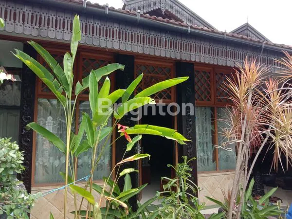 image RUMAH ARTISTIK KLASIK ORNAMEN KAYU TENGAH KOTA BALIKPAPAN (7)