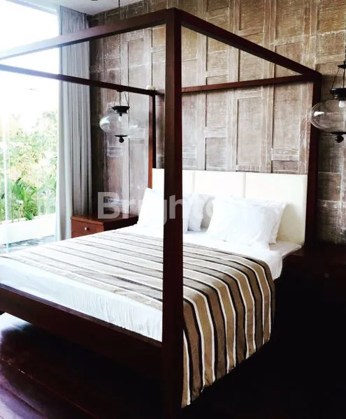 image VILLA MEWAH 4BR FULLY FURNISHED VIEW CANTIK DI JIMBARAN BALI (7)