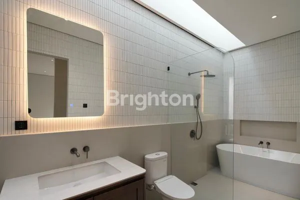 image RUMAH HOEK BRAND NEW 2 LANTAI MODERN DAN BANGUNAN MANDIRI, DI THE EMINENT BSD DEKAT DENGAN IPEKA, JNY, AEON MALL, TOLL BSD DENGAN PREMIUM MATERIAL, BSD CITY, TANGERANG SELATAN (3)