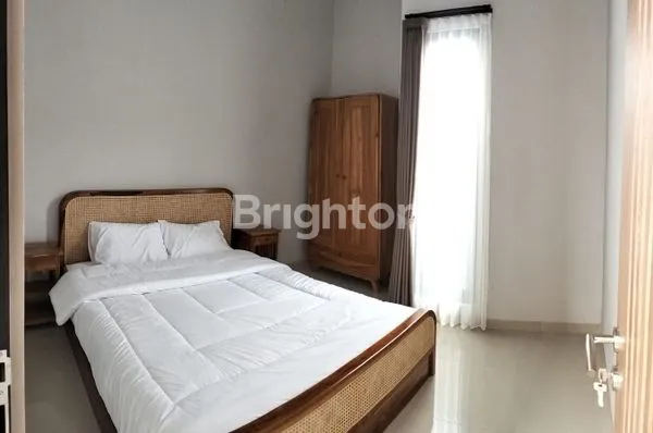 image DISEWAKAN RUMAH 3 LANTAI MODERN DI RENON – FULL SPLIT LEVEL, SHM, SIAP HUNI! (3)