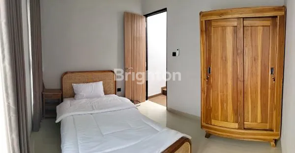 image DISEWAKAN RUMAH 3 LANTAI MODERN DI RENON – FULL SPLIT LEVEL, SHM, SIAP HUNI! (4)