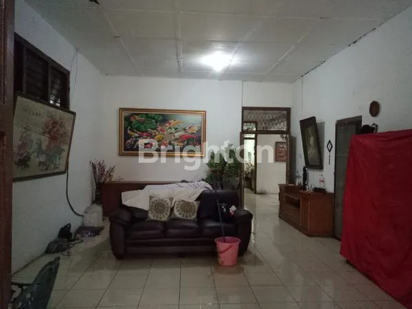 image RUMAH BANGUNAN TUA DI JAKARTA PUSAT (1)