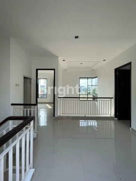 image RUMAH BANGUNAN MODERN MINIMALIS DALAM CLUSTER JAGAKARSA JAKARTA SELATAN (2)