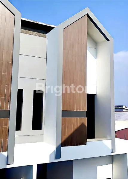 image TOWN HOUSE VILLA  BARU 2,5 TINGKAT - SIAP HUNI - LOKASI STRATEGIS (4)