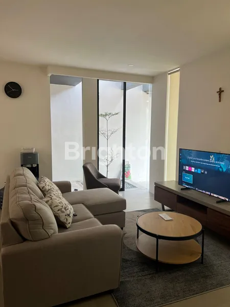 image RUMAH MODERN SIAP HUNI, FULL FURNISH DENGAN HALAMAN BELAKANG YANG NYAMAN (5)