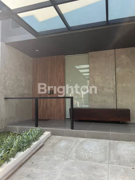 image RUMAH MODERN SIAP HUNI, FULL FURNISH DENGAN HALAMAN BELAKANG YANG NYAMAN (1)