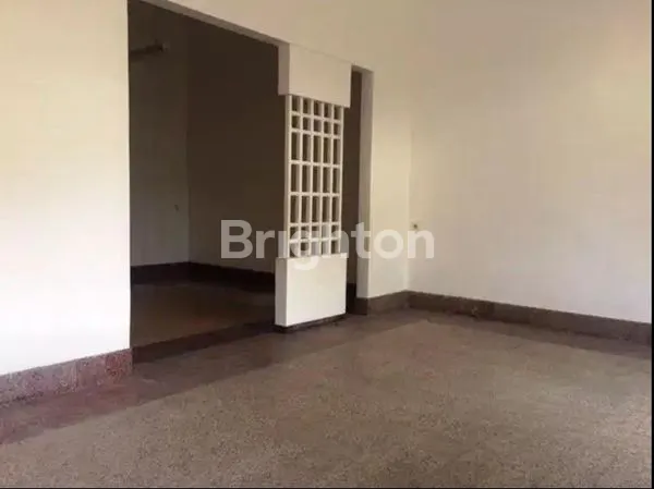 image TURUN HARGA RUMAH\\\' TINGGAL BISA DIGUNAKAN RUMAH USAHA DI PUSAT KOTA SURABAYA (7)