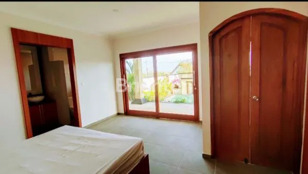 image SEBUAH  VILLA DI SEWAKAN DAN DI JUAL DI KUTA BALI (7)