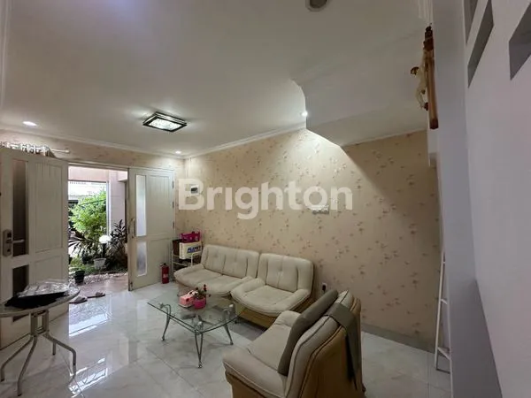 image RUMAH 3,5 LANTAI DI METLAND TRANSYOGI CILEUNGSI BOGOR (3)