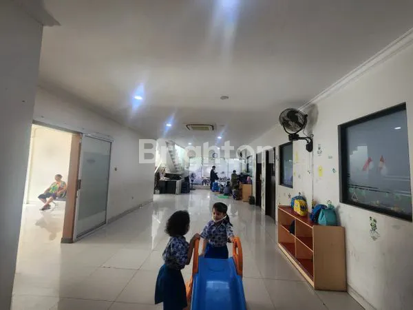 image RUMAH HOOK, BISA UNTUK RUMAH TINGGAL DAN USAHA DI TOMANG JAKARTA BARAT  (5)