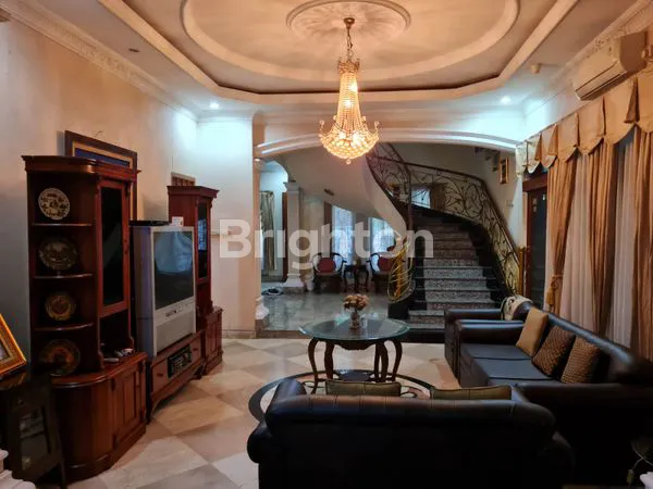 RUMAH 2 LANTAI RAWAMANGUN