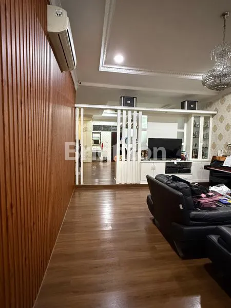 image RUMAH MEWAH 2.5 LANTAI FULL FURNISHED DI KASUARI, MEDAN SUNGGAL (5)