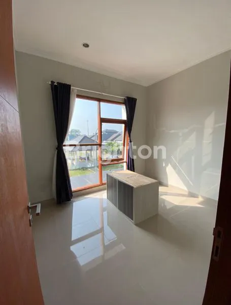 image RUMAH EXCLUSIVE CHERTYFIELD CIGANITRI - BANDUNG  (7)