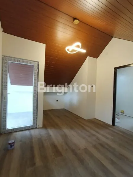 image RUMAH 3 LANTAI MEWAH DI GREENWICH PARK BSD - SEMI FURNISHED (2)