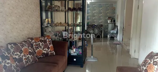image RUMAH HOOK 2 LANTAI MEWAH DI BUKIT GOLF - 4KT SEMI FURNISHED (3)