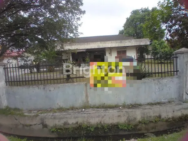 image RUMAH DENGAN HALAMAN YG LUAS (1)