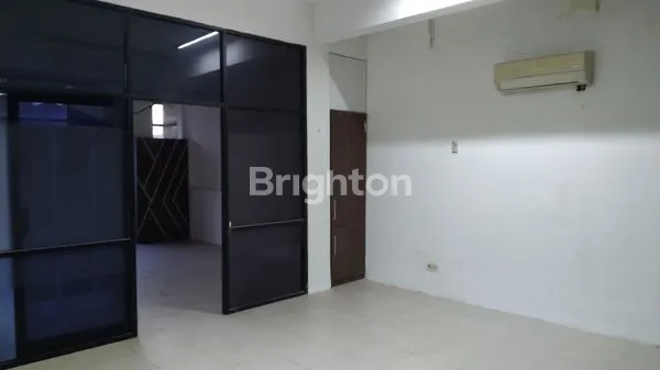 image RUKO NOL JALAN PERAK TIMUR DEKAT PELABUHAN, KONDISI SIAP PAKAI, LAHAN PARKIR LUAS CUMA 950JT (5)