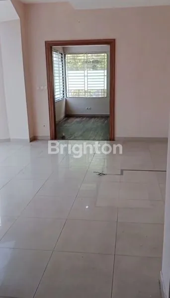 image RUMAH MEWAH 1344M² STRATEGIS DEKAT SUN PLAZA MEDAN POLONIA (2)