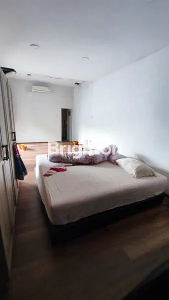 image RUMAH 2 LANTAI BANGUNAN CUKUP BARU BAGUS SIAP HUNI DEKAT RAYA KENJERAN MERR PAKUWON CITY  (7)