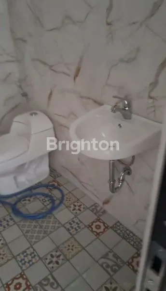 image RUKO MODERN 2.5 LANTAI DI JALAN CARGO - SIAP USAHA, LOKASI PRIME (8)