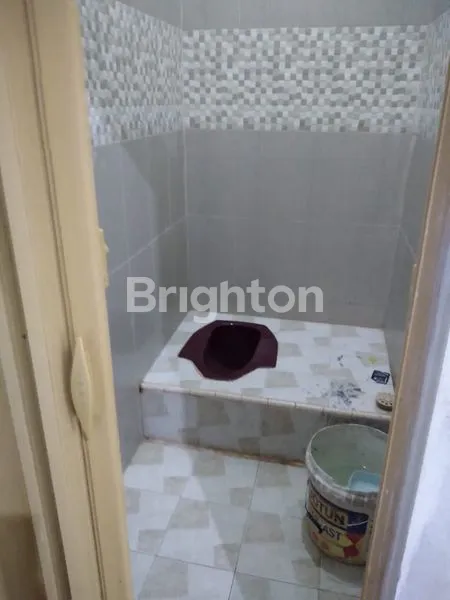 image 3 LANTAI DEKAT MASJID AGUNG (7)