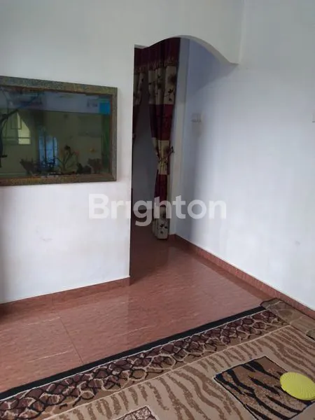 image 3 LANTAI DEKAT MASJID AGUNG (3)