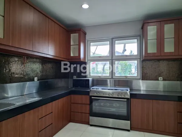 image RUMAH MEWAH 3 LANTAI DI MENTENG DALAM, KUNINGAN JAKARTA SELATAN (5)