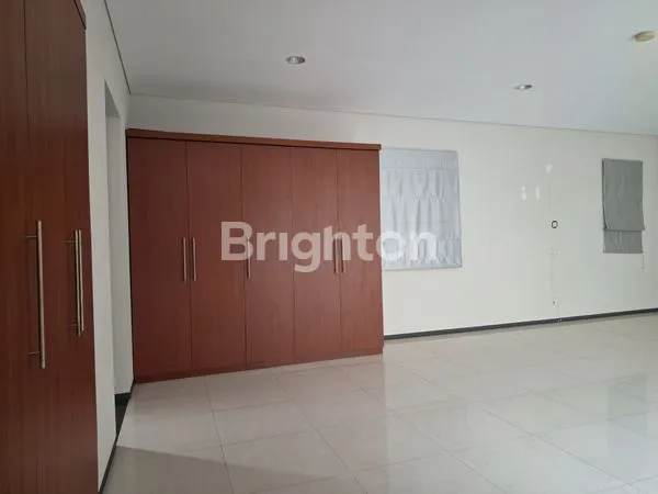 image RUMAH MEWAH 3 LANTAI DI MENTENG DALAM, KUNINGAN JAKARTA SELATAN (4)