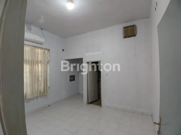 image STRATEGIS!!! RUMAH 4 KAMAR TIDUR DEKAT KAMPUS PANJER RENON DENPASAR (3)