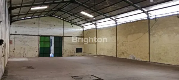 image GUDANG DALAM KOMPLEK DEKAT PELABUHAN (4)