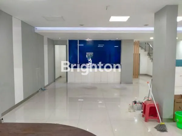 image 2 JEJER RUKO 3,5 LANTAI BAGUS SIAP PAKAI NOL JALAN RAYA JEMURSARI (2)