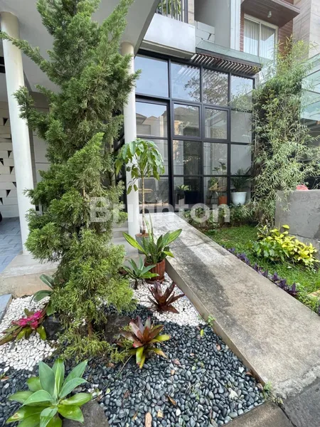 image RUMAH MEWAH DENGAN PRIVATE POOL DI SERENIA HILLS – CLUSTER TITAN (1)