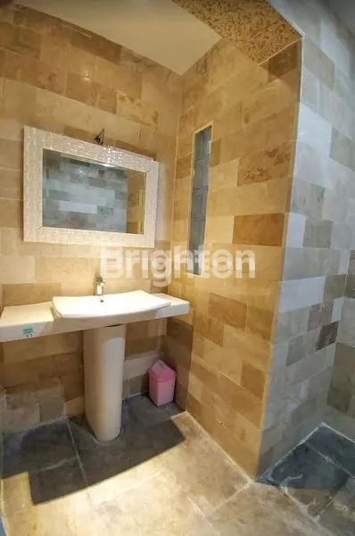 image VILLA MEWAH 4+1 BR DI SEMINYAK - 300M2 DEKAT PANTAI (2)