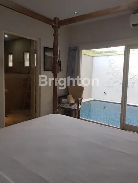 image VILLA MEWAH 4+1 BR DI SEMINYAK - 300M2 DEKAT PANTAI (5)