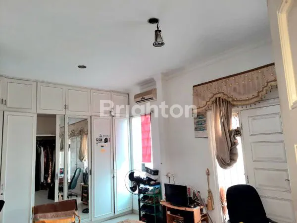 image RUMAH HOOK LUAS FURNISHED NYAMAN PURI BOTANICAL JAKARTA BARAT (6)