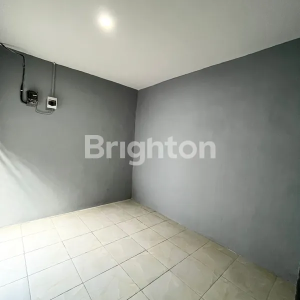 image RUMAH LOKASI STRATEGIS DI TANJUNG DUREN. 5+2 KAMAR TIDUR. ROW JALAN 1 MOBIL. GARASI 1 MOBIL (3)