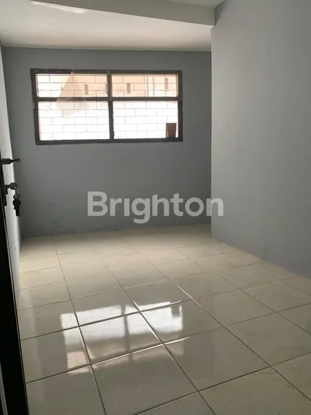 image RUMAH LOKASI STRATEGIS DI TANJUNG DUREN. 5+2 KAMAR TIDUR. ROW JALAN 1 MOBIL. GARASI 1 MOBIL (4)