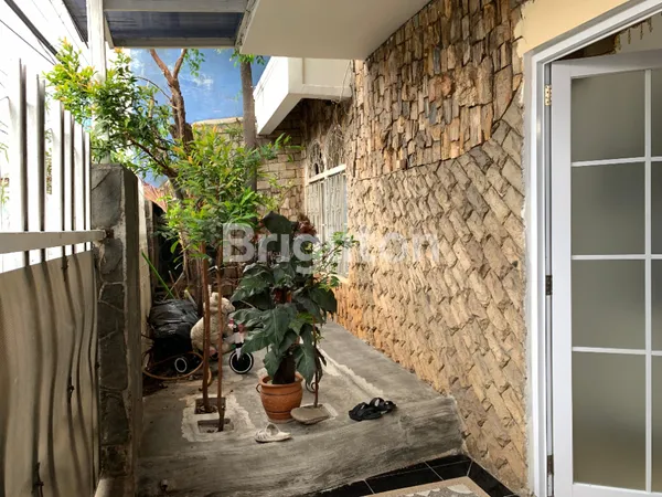 image RUMAH LOKASI STRATEGIS DI TANJUNG DUREN. 5+2 KAMAR TIDUR. ROW JALAN 1 MOBIL. GARASI 1 MOBIL (2)