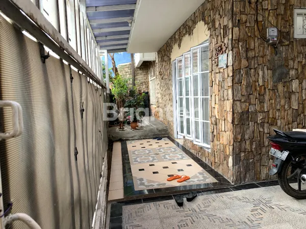 image RUMAH LOKASI STRATEGIS DI TANJUNG DUREN. 5+2 KAMAR TIDUR. ROW JALAN 1 MOBIL. GARASI 1 MOBIL (6)