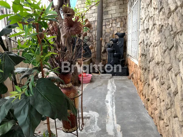 image RUMAH LOKASI STRATEGIS DI TANJUNG DUREN. 5+2 KAMAR TIDUR. ROW JALAN 1 MOBIL. GARASI 1 MOBIL (1)