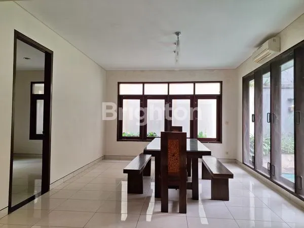 image RUMAH MEWAH 2 LANTAI DENGAN ROOFTOP & VIEW SKYLINE KUNINGAN JAKARTA SELATAN (3)