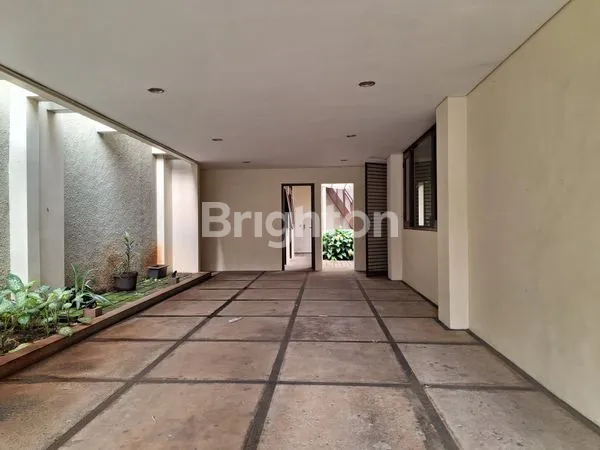 image RUMAH MEWAH 2 LANTAI DENGAN ROOFTOP & VIEW SKYLINE KUNINGAN JAKARTA SELATAN (8)