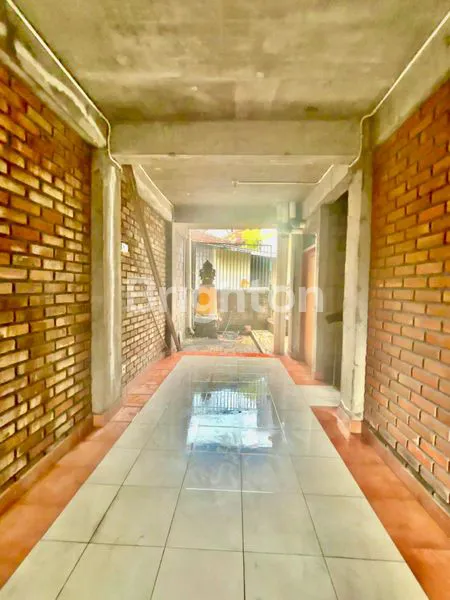 image RUMAH PINGGIR JALAN DENPASAR BARAT (5)