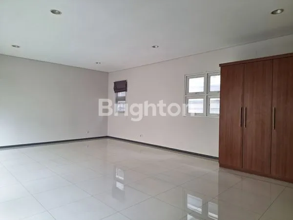 image RUMAH MEWAH 3 LANTAI DENGAN ROOFTOP VIEW SKYLINE KUNINGAN JAKARTA SELATAN (6)